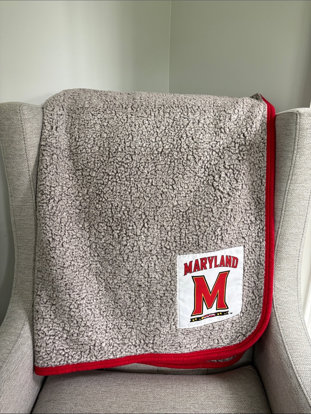 Northwest Maryland Sherpa Throw Blanket with Red Trim